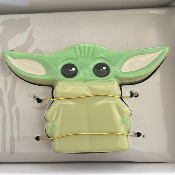 💥 Disney’s Star Wars “The Mandalorian” Slat and Pepper Shakers | Baby Yoda💥 - Picture 2 of 6